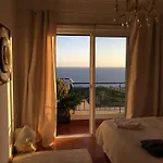 Oceanview Penthouse شقة *