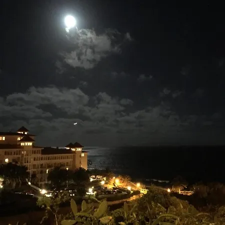 Oceanview Penthouse Апартаменты *